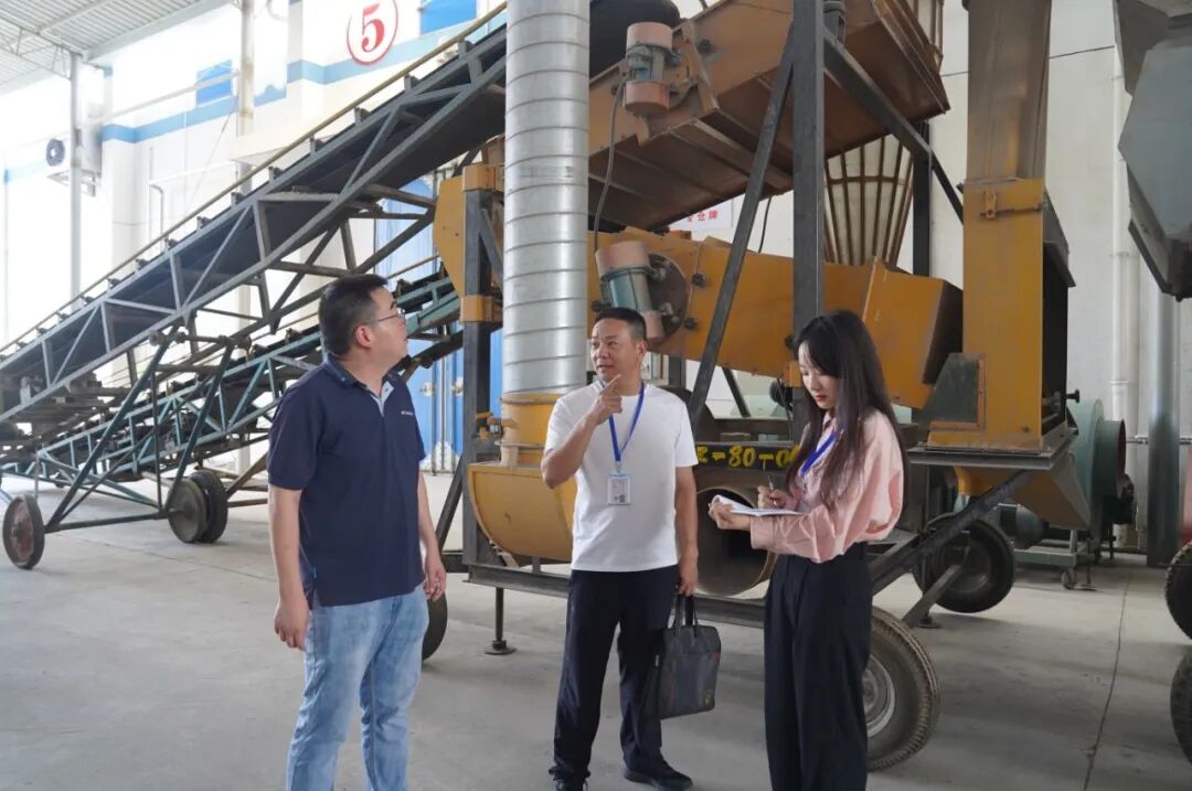 熊唐辉同志到地方粮食储备库开展涉粮专项监督检查。.jpg