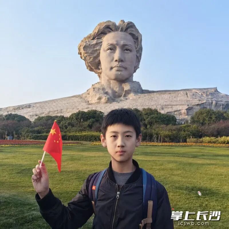 王植兴在长沙橘子洲头。 王植兴在长沙橘子洲头。