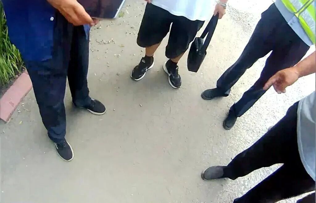 孟先生被救出后,经初步检查并无大碍.jpg