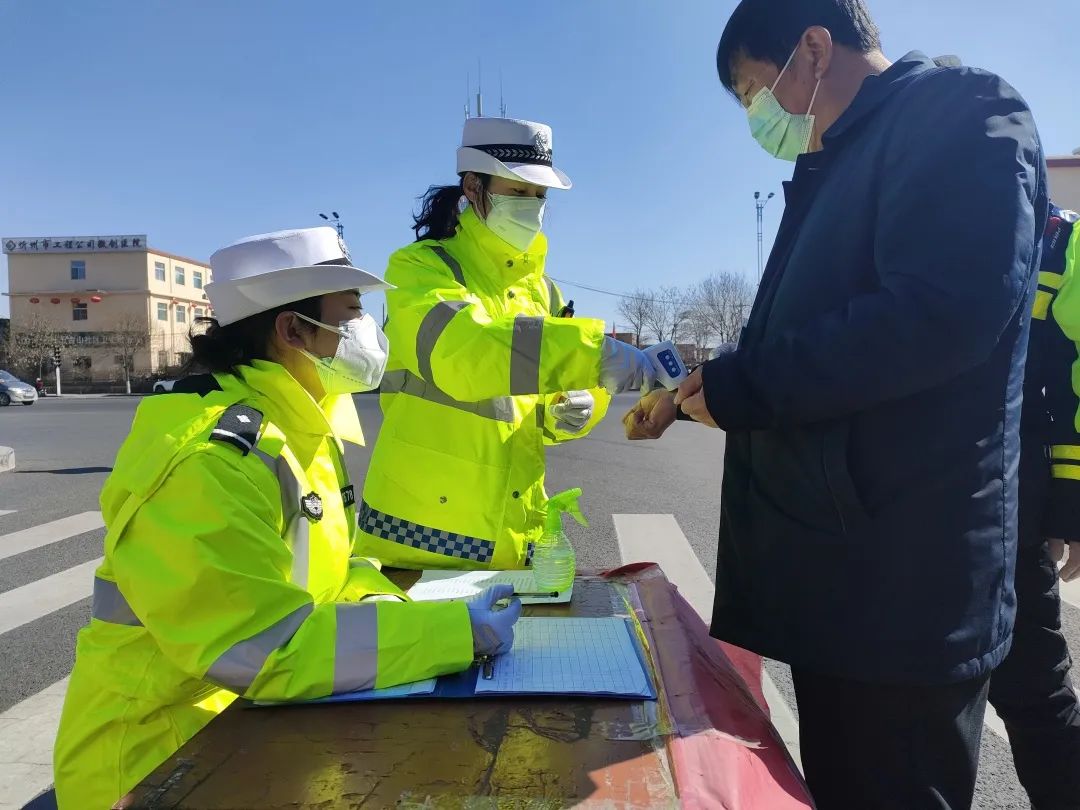 这名新警用速写记录着抗疫一线警察的故事