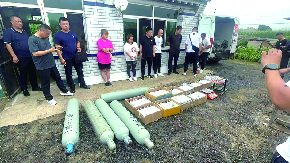 近日，彰武县公安局禁毒大队破获1300公斤笑气案，抓获8名犯罪嫌疑人。 黄磊 摄
