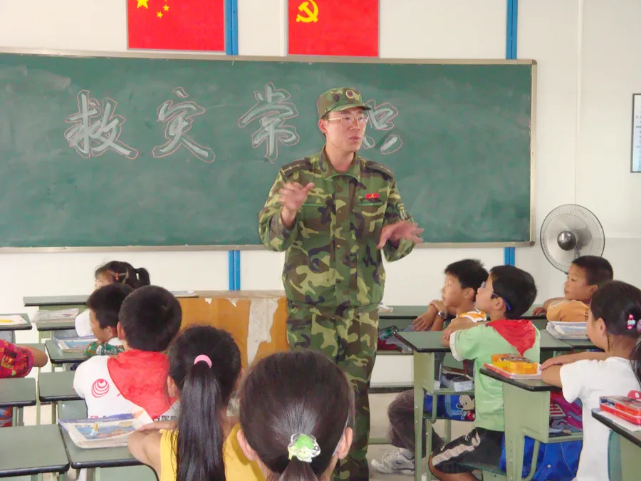 致敬!军魂在警营闪耀