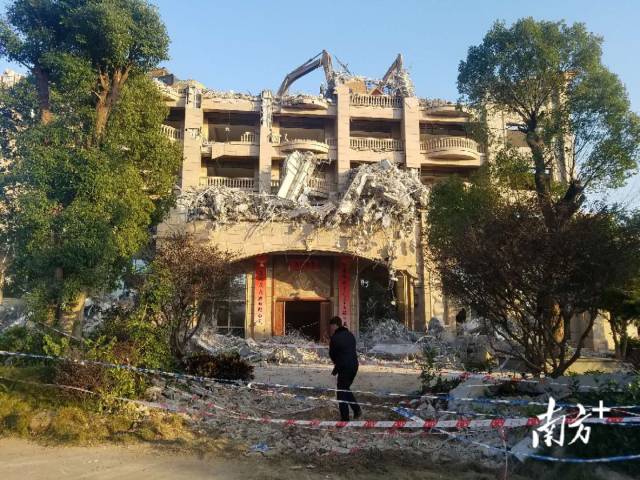 团伙被端后，陈志辉的别墅被依法拆除。