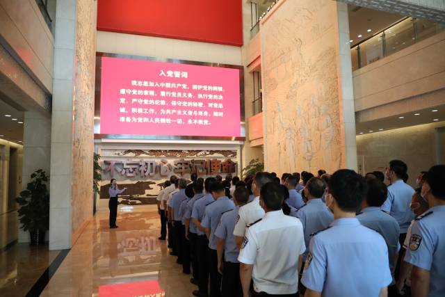 省监狱管理局组织参观广东省反腐倡廉教育基地。
