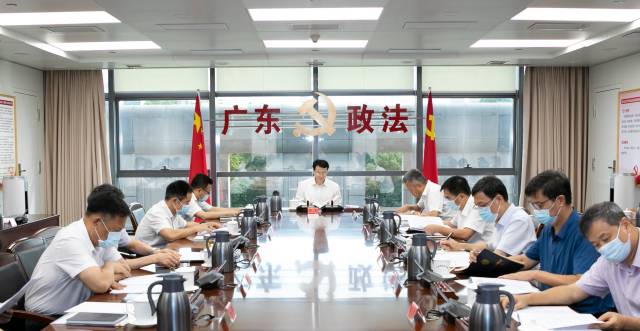省委政法委举行理论中心组学习会。