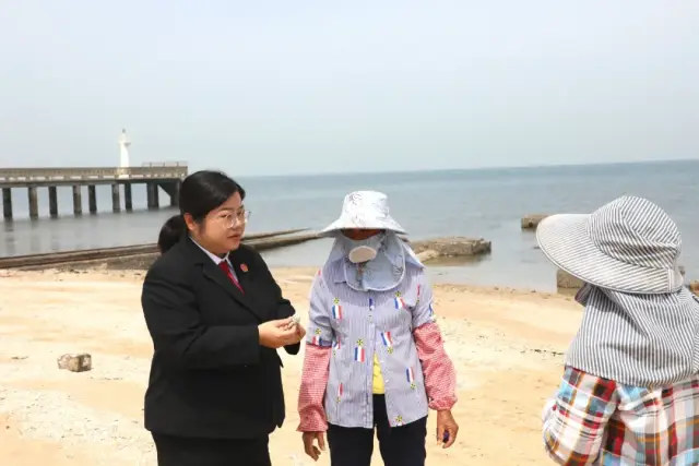 法官到案发地了解当地村民对挖捡石珊瑚碎枝违法行为的认知程度及当地对石珊瑚碎枝的使用情况