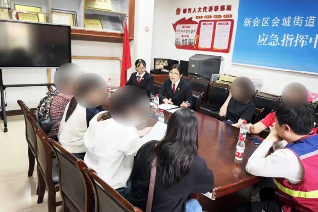 法官联动街道办调解一起相邻纠纷