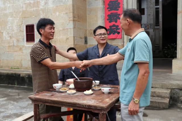 龙窝法庭运用“客家擂茶调解法”开展调解