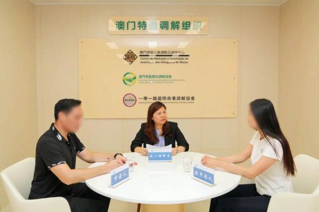 澳门特邀调解组织的调解员在横琴法院主持调解工作