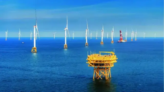 阳江风电场的白色风机在迎风转动,法治为这片绿色能源枢纽的建设与运营保驾护航 阳江风电场的白色风机在迎风转动,法治为这片绿色能源枢纽的建设与运营保驾护航