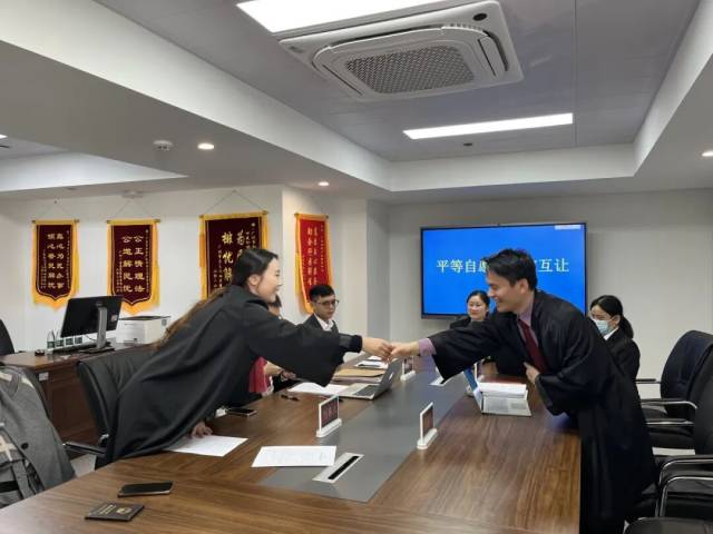 法官促成双方当事人调解