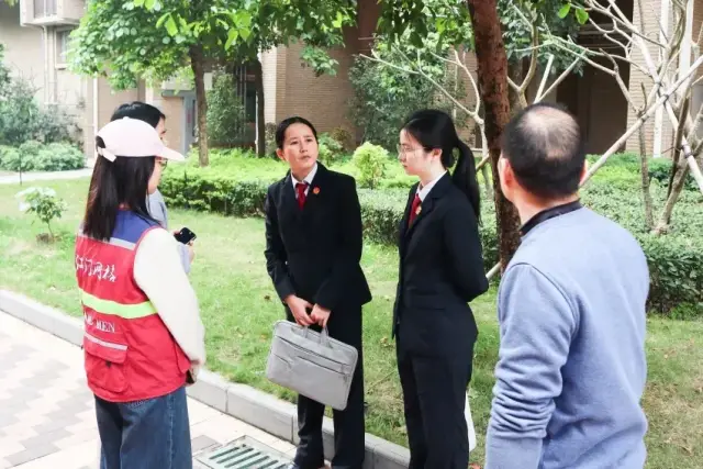 会城法庭法官在小区调解一起充电桩安装纠纷 会城法庭法官在小区调解一起充电桩安装纠纷