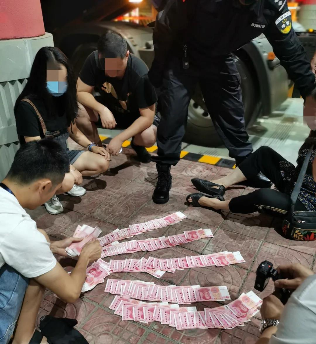 抓捕现场民警秒变奶爸奶妈,嫌疑人终于开口了