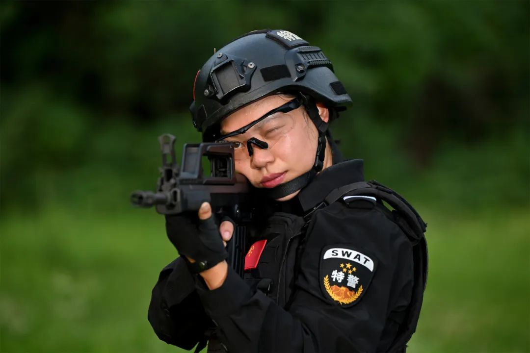 刻苦的训练，锻造了叶霞精湛的枪法.JPG