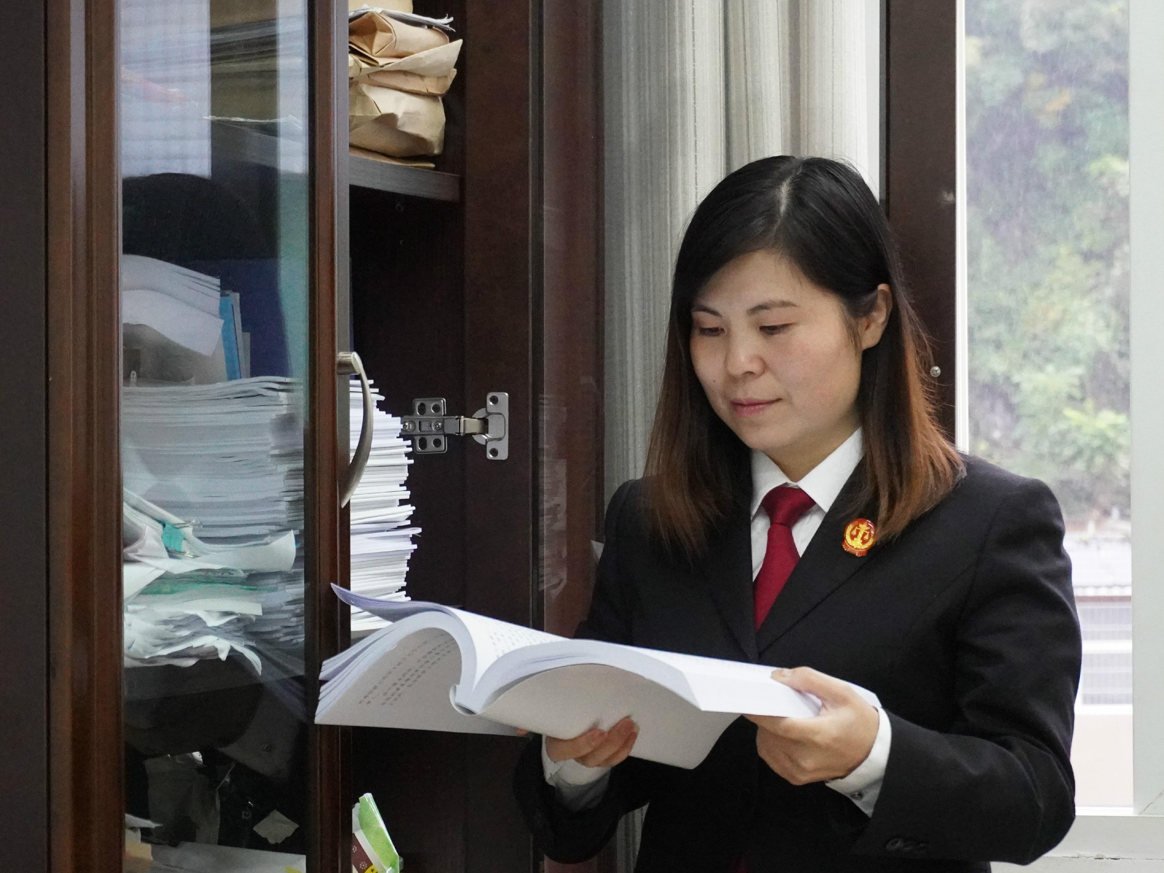 她的庭审入选首届全国法院百场优秀庭审背后究竟付出了多少汗水