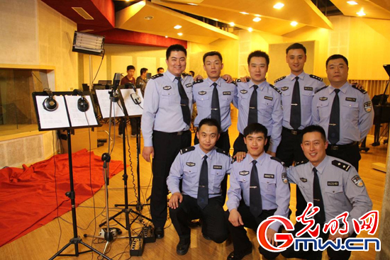北京公安"最帅交警"和他的快乐团队