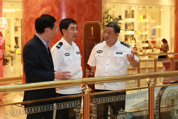 上海公安局长视察安保工作