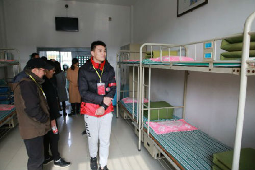 地方网群   杭州市东郊监狱法制科科长张明敏说,"我们监狱从2009年